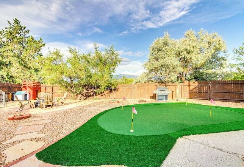 Deck, Putting Green & Views: Albuquerque Oasis