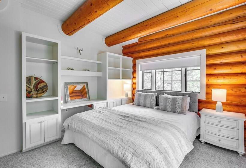 Alpine Log Cabin On 27 Acres W/ Hiking Trails!