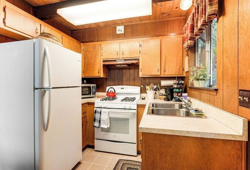 Beach Access, Furnished Deck & Grill: Arnold Cabin