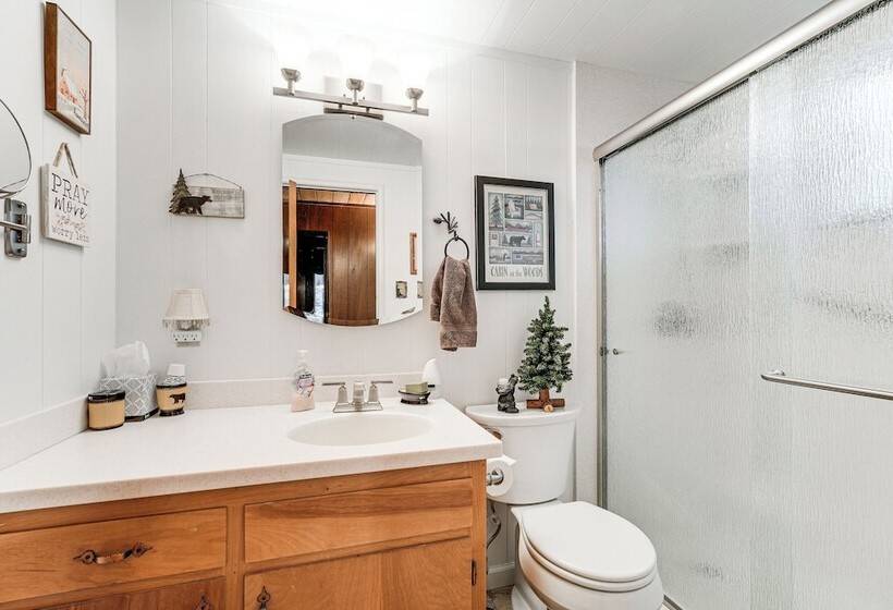 Beach Access, Furnished Deck & Grill: Arnold Cabin