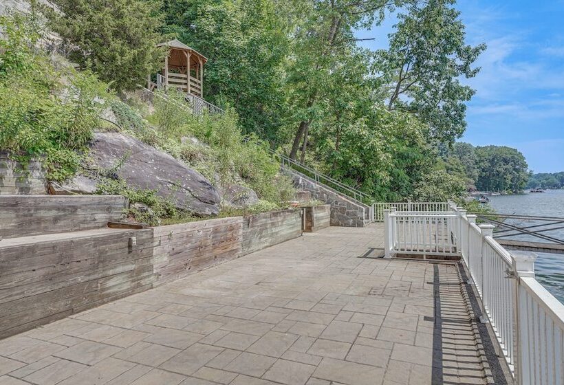 Beautiful Candlewood Lake House W/ Private Dock!