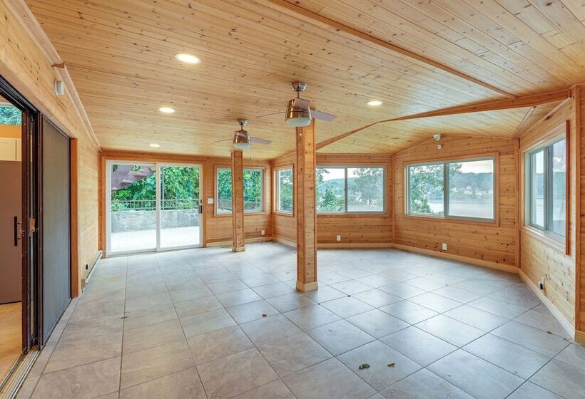 Beautiful Candlewood Lake House W/ Private Dock!