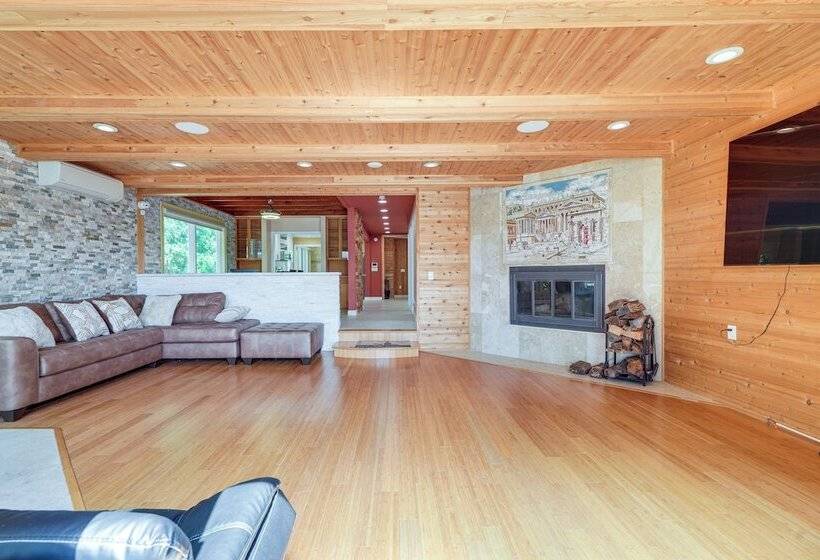 Beautiful Candlewood Lake House W/ Private Dock!