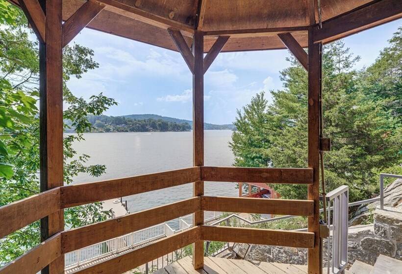 Beautiful Candlewood Lake House W/ Private Dock!