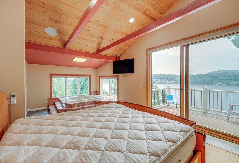 Beautiful Candlewood Lake House W/ Private Dock!