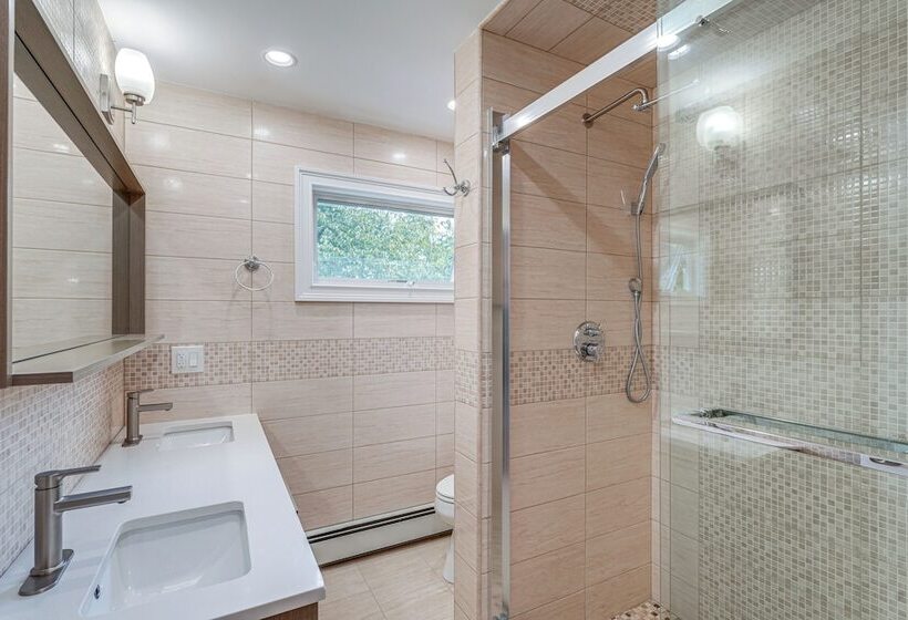 Beautiful Candlewood Lake House W/ Private Dock!