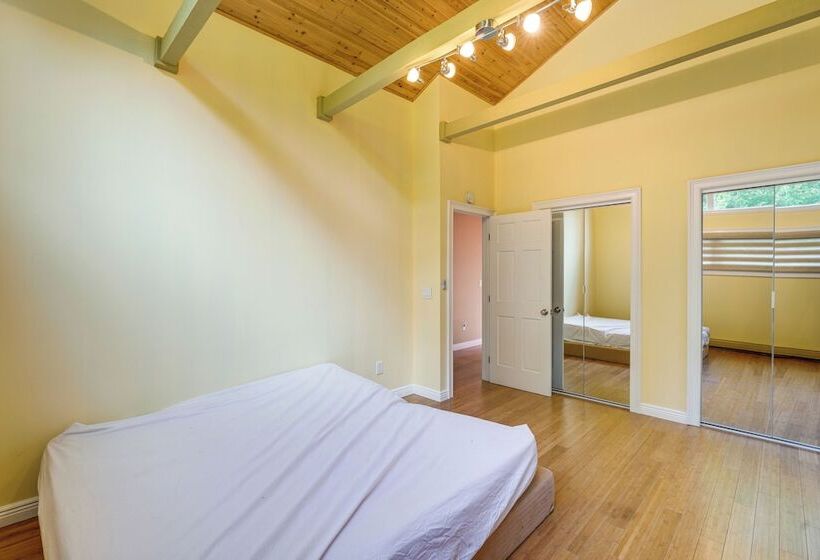 Beautiful Candlewood Lake House W/ Private Dock!