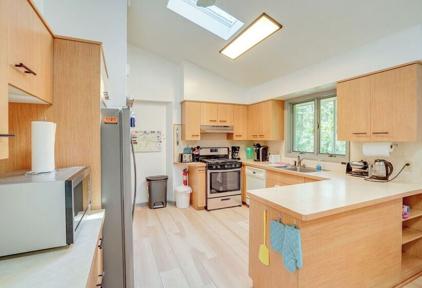 Berkshire Hideaway W/ Fire Pit & Playground!