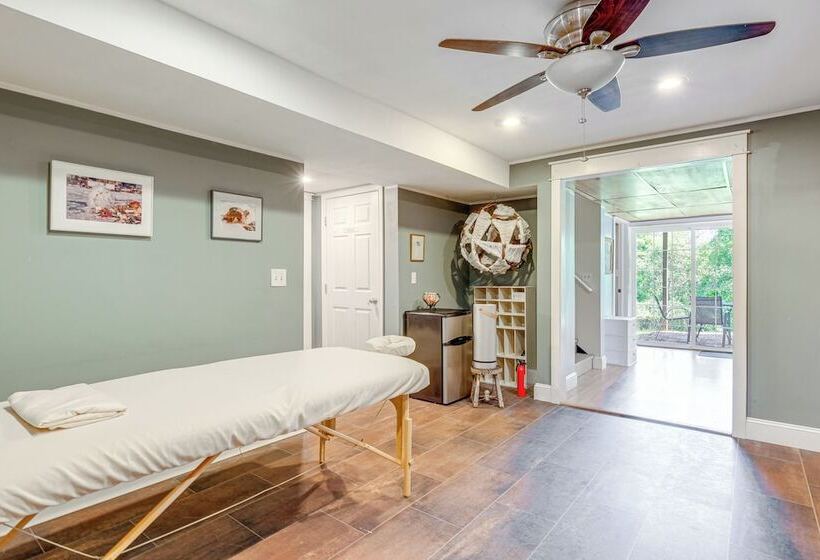 Blacksburg Hideaway W/ Hot Tub ~ 5 Mi To Campus!