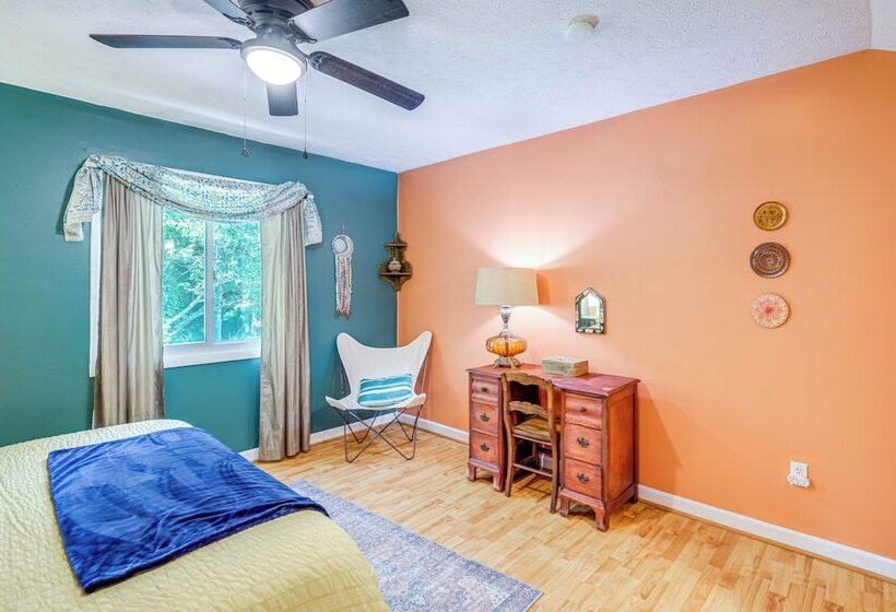 Blacksburg Hideaway W/ Hot Tub ~ 5 Mi To Campus!