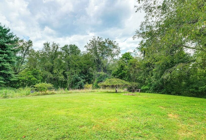 Blacksburg Hideaway W/ Hot Tub ~ 5 Mi To Campus!