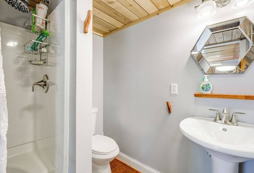 Blacksburg Hideaway W/ Hot Tub ~ 5 Mi To Campus!