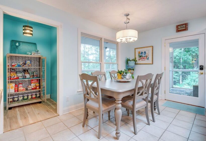 Blue Ridge Mtn Retreat: Porches & Creek Access