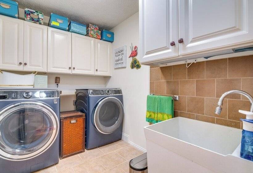 Blue Ridge Mtn Retreat: Porches & Creek Access