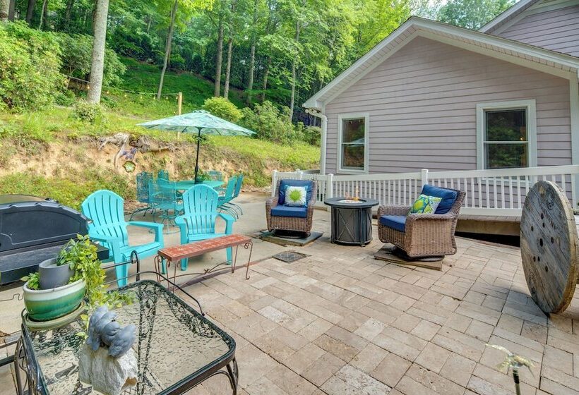 Blue Ridge Mtn Retreat: Porches & Creek Access