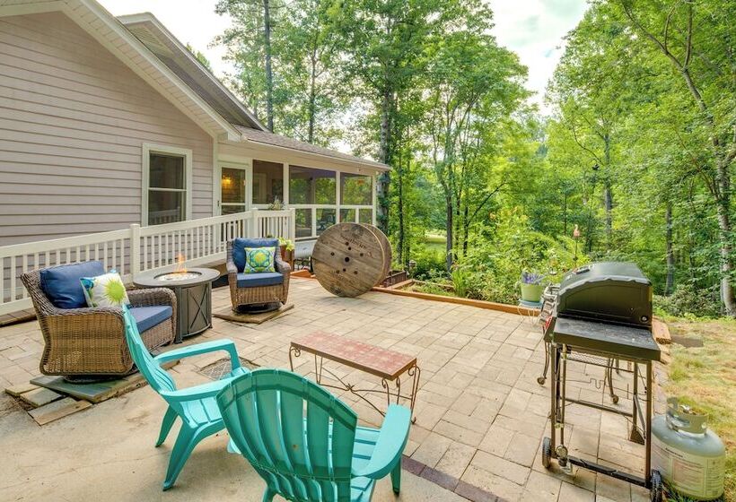 Blue Ridge Mtn Retreat: Porches & Creek Access