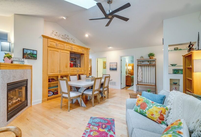 Blue Ridge Mtn Retreat: Porches & Creek Access