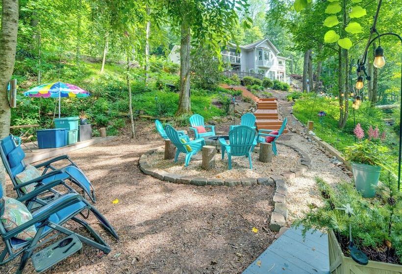 Blue Ridge Mtn Retreat: Porches & Creek Access