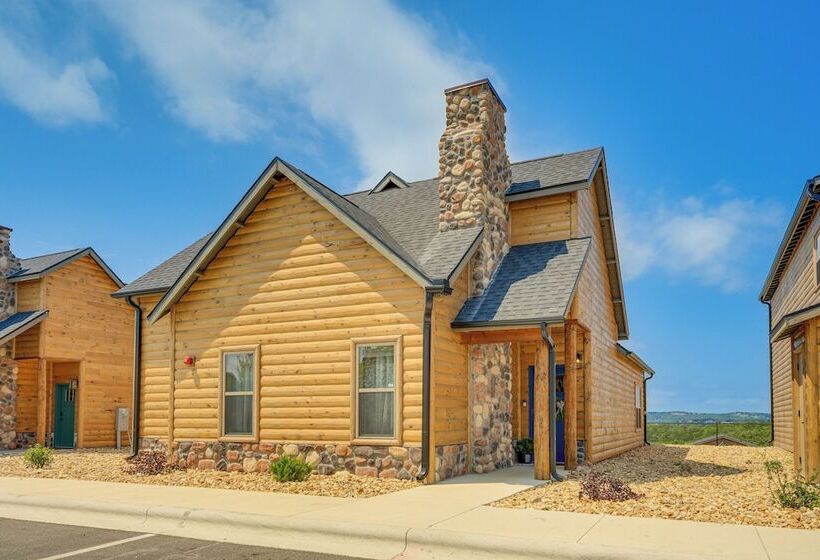 Branson Log Cabin Near Silver Dollar City & Lake!