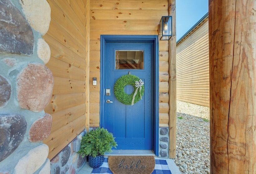 Branson Log Cabin Near Silver Dollar City & Lake!