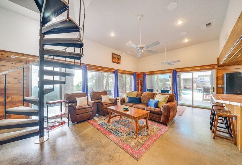 Broken Bow Escape W/ Mountain Views & Pool Access!