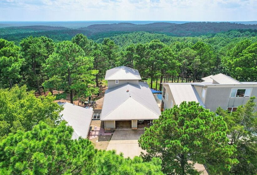 Broken Bow Escape W/ Mountain Views & Pool Access!