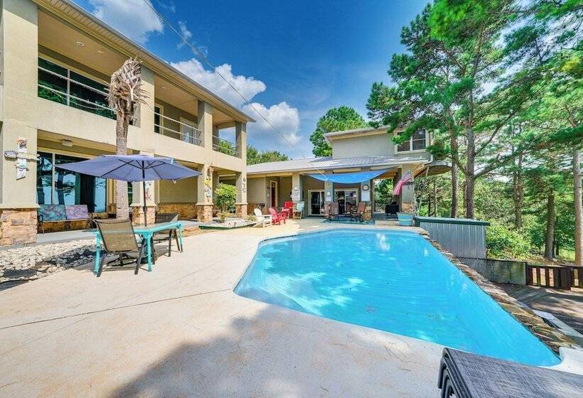 Broken Bow Escape W/ Mountain Views & Pool Access!