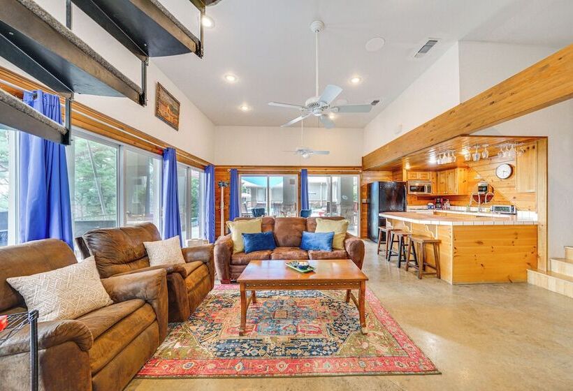 Broken Bow Escape W/ Mountain Views & Pool Access!