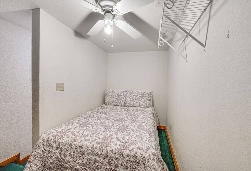 Broken Bow Escape W/ Mountain Views & Pool Access!