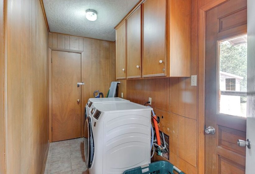 2 Mi To Kyle Field: Bryan Home W/ Fenced Yard