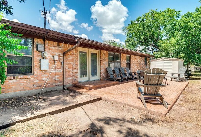 2 Mi To Kyle Field: Bryan Home W/ Fenced Yard