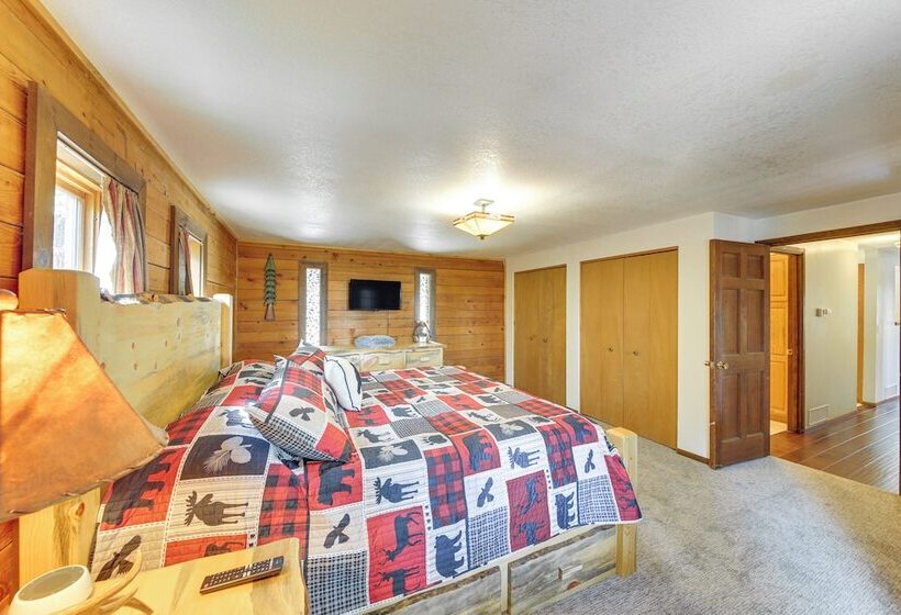 Cabin Near Lake Pend Oreille & Dtwn Sandpoint