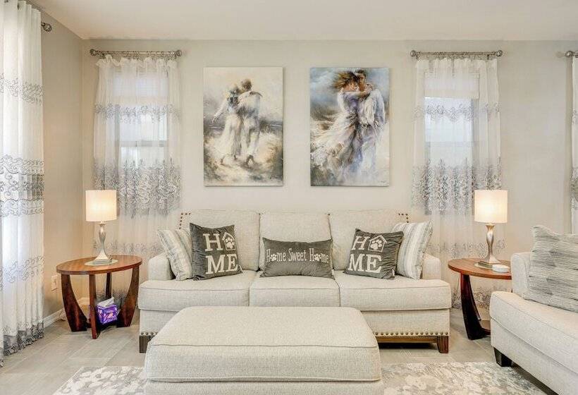 Central Casa Grande Home In Quiet Neighborhood