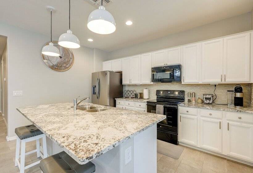 Central Casa Grande Home In Quiet Neighborhood