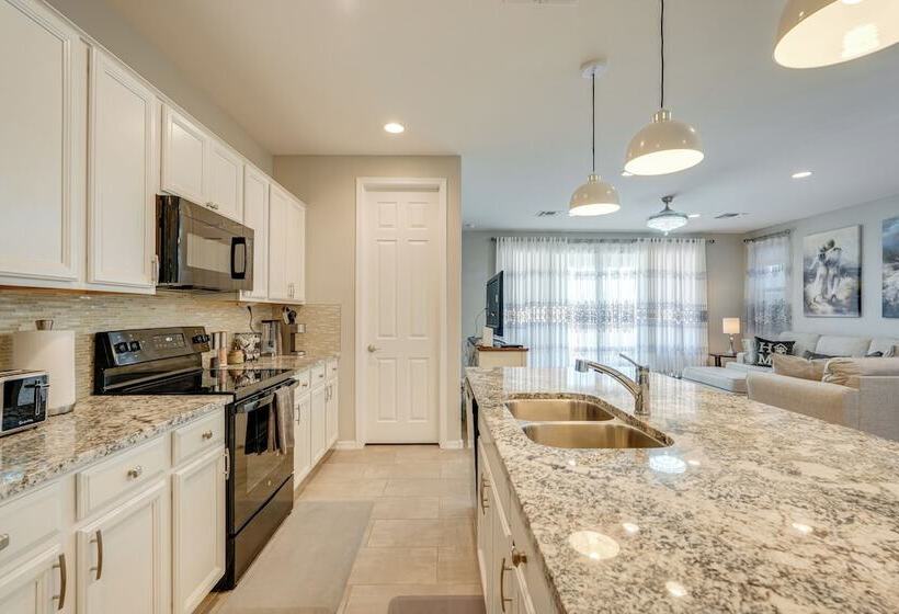 Central Casa Grande Home In Quiet Neighborhood