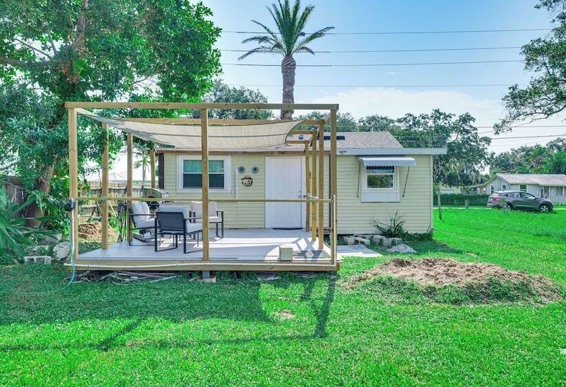 Centrally Located Merritt Island Cottage W/ Deck!