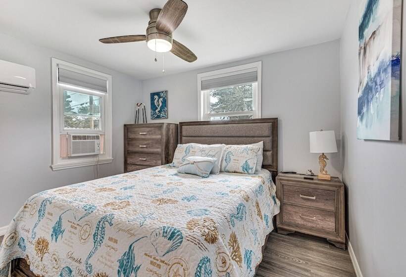 Centrally Located Merritt Island Cottage W/ Deck!