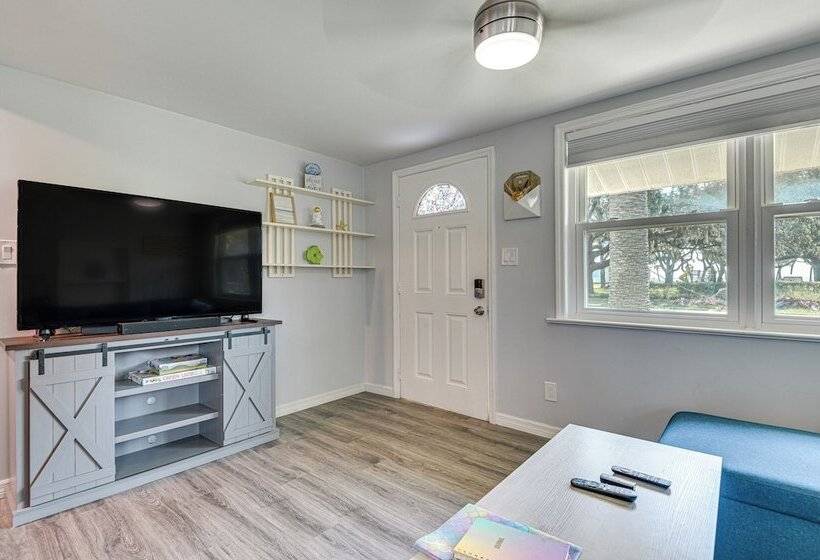 Centrally Located Merritt Island Cottage W/ Deck!