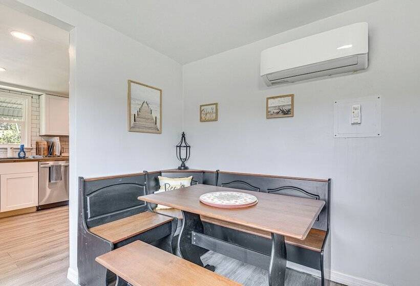 Centrally Located Merritt Island Cottage W/ Deck!