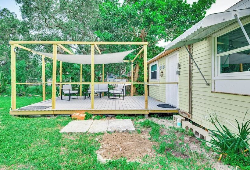 Centrally Located Merritt Island Cottage W/ Deck!