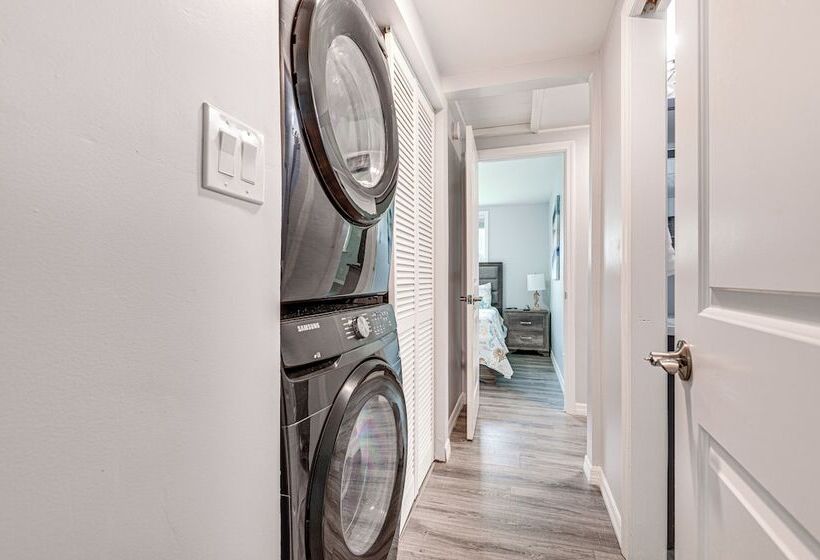 Centrally Located Merritt Island Cottage W/ Deck!