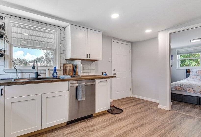 Centrally Located Merritt Island Cottage W/ Deck!