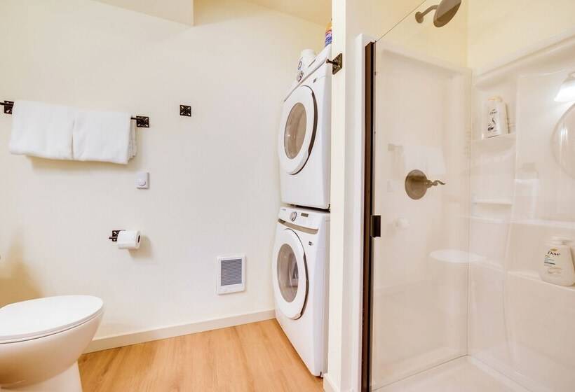 Central Virginia City Home W/ Deck!