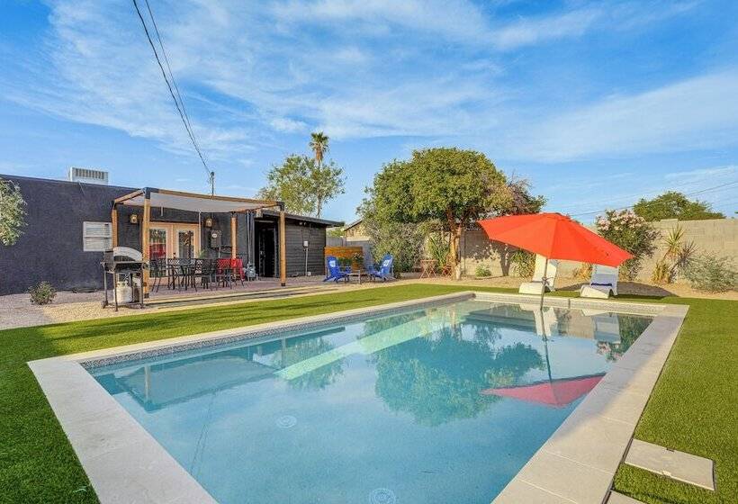 Chandler Home 7 Blocks To Dtwn W/ Backyard Oasis!