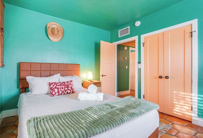 Chandler Home 7 Blocks To Dtwn W/ Backyard Oasis!