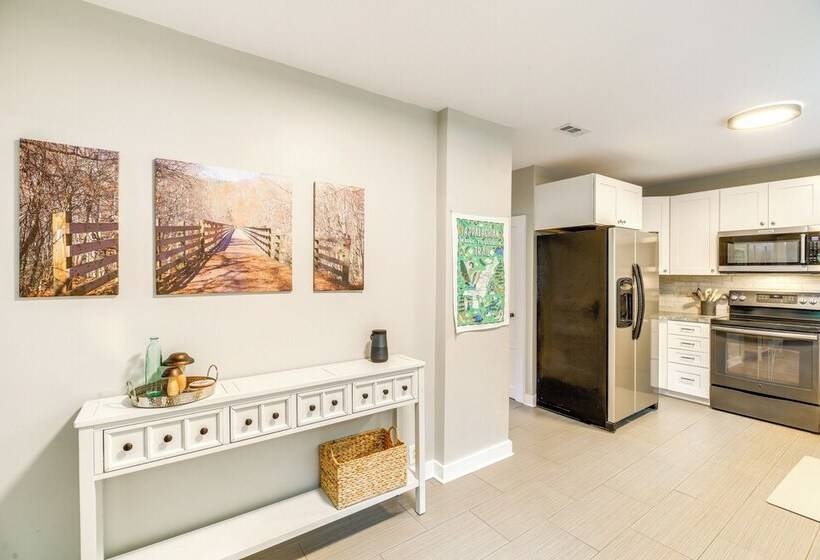 Charming Damascus Retreat W/ Deck & Creek Views!