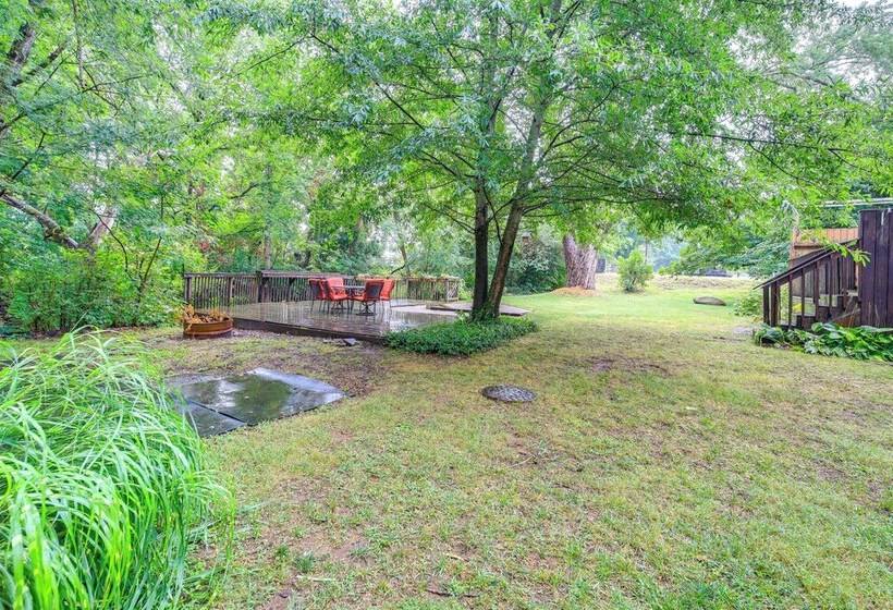 Charming Damascus Retreat W/ Deck & Creek Views!