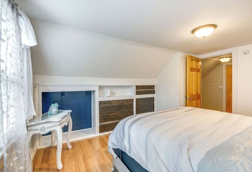 3 Mi To Dtwn Syracuse: Home W/ Fenced Yard!