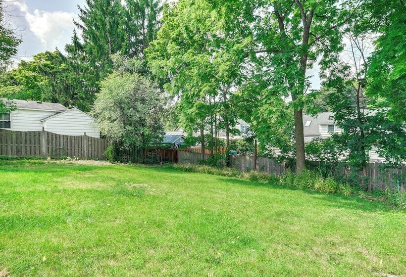 3 Mi To Dtwn Syracuse: Home W/ Fenced Yard!