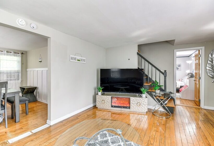 3 Mi To Dtwn Syracuse: Home W/ Fenced Yard!